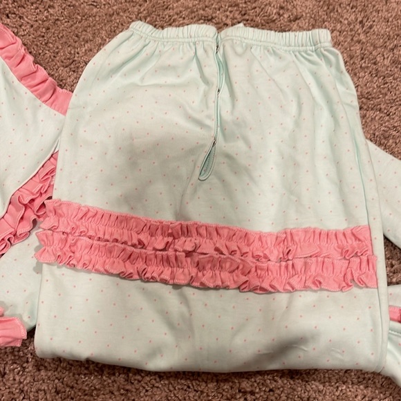 Magnolia baby new born set- gown, hat, burp cloth - never been worn or used - Picture 4 of 5